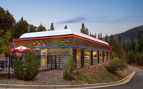 Travelodge By Wyndham Dunsmuir